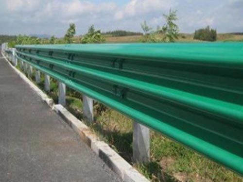 高速公路護(hù)欄板如何保持其穩(wěn)固性？